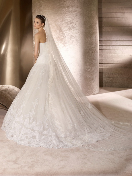 Abito da sposa con pizzo