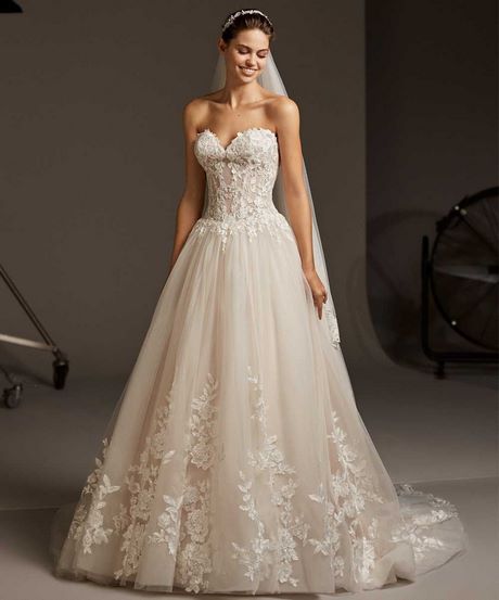 Abiti da sposa in pizzo 2020