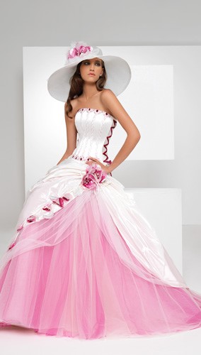 Abito da sposa bianco e fucsia