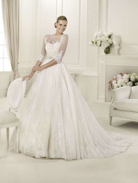 Abito da sposa in pizzo con maniche