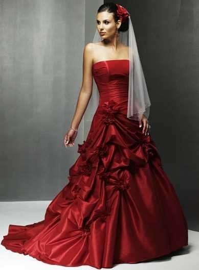 Vestiti da sposa rosso e bianco