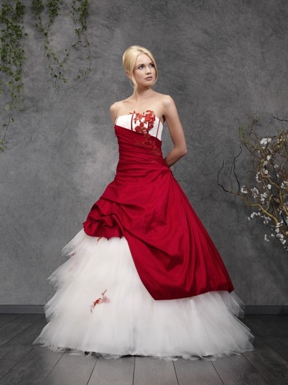 Vestito da sposa bianco e rosso