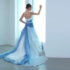 Vestito da sposa blu e bianco