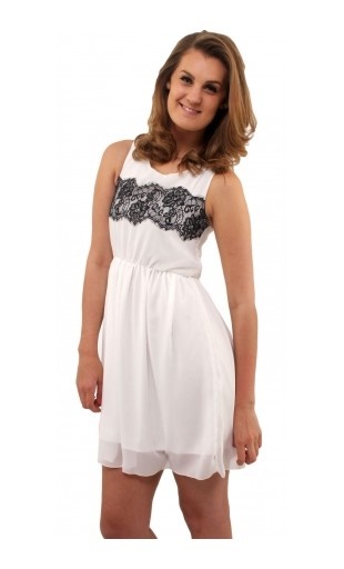 Vestito bianco con pizzo