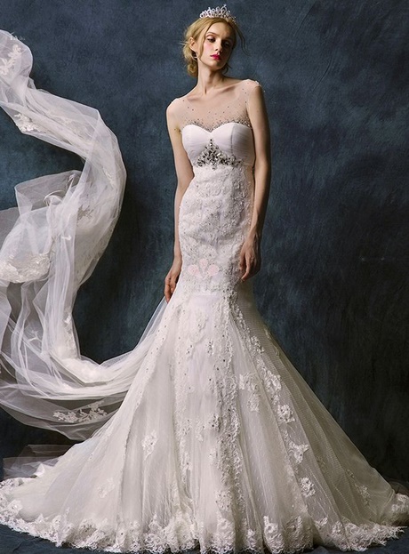 Abiti da sposa con pizzo e strass