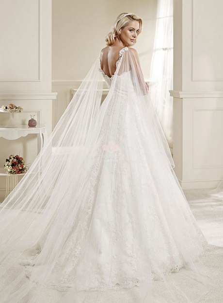 Vestito da sposa con strascico