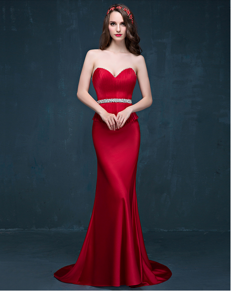 Abito da sposa rosso a sirena