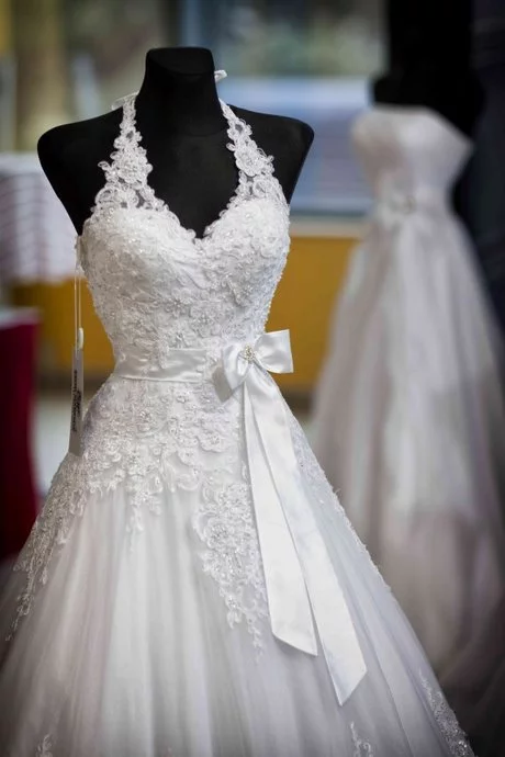 Sognare di indossare vestito da sposa