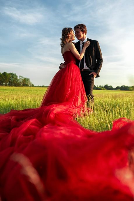 Vestiti da sposa rossi 2023