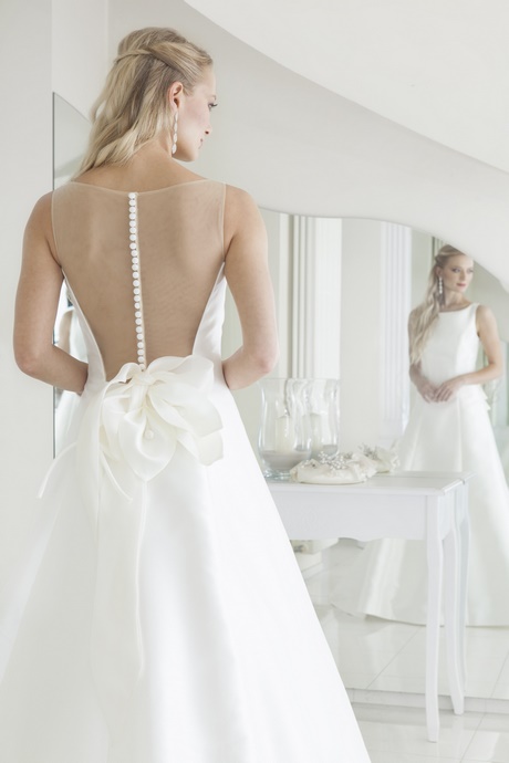 Vestiti da sposa accollati