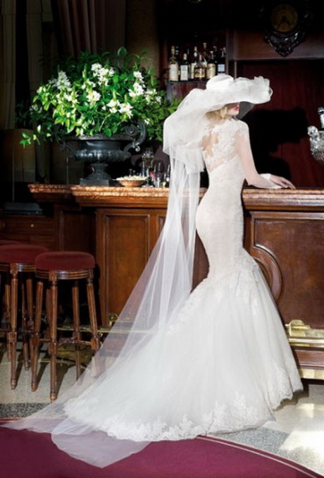 Abiti da sposa con cappello