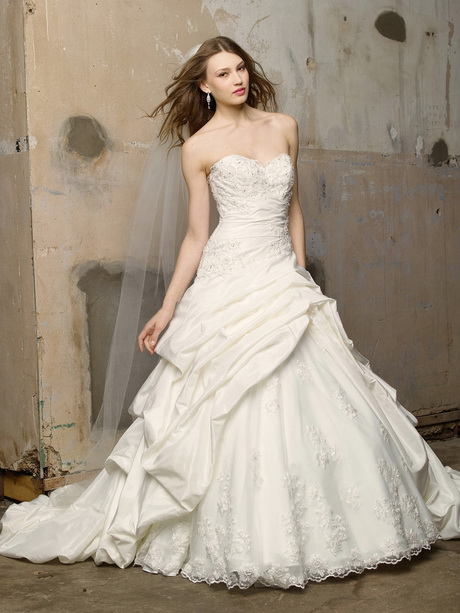 Abiti da sposa con scollo a cuore