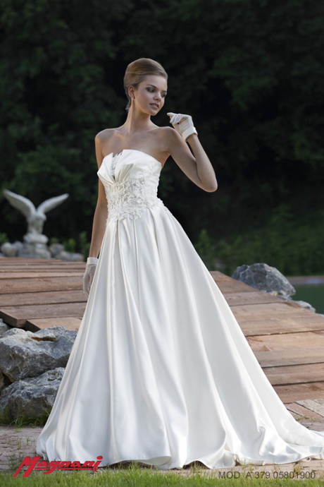 Abiti da sposa raso e pizzo