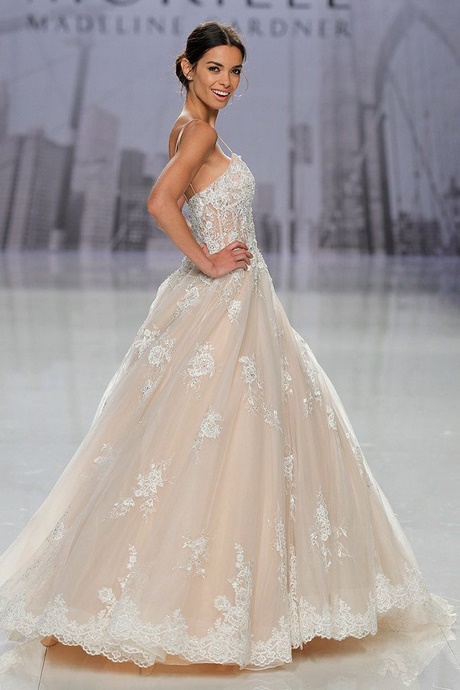 Abiti da sposa principeschi 2018