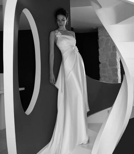 Abiti da sposa monospalla 2019