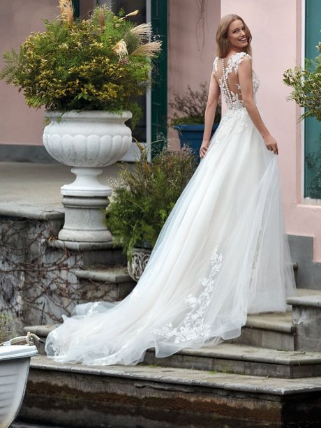 Abiti da sposa 2022 nicole prezzi