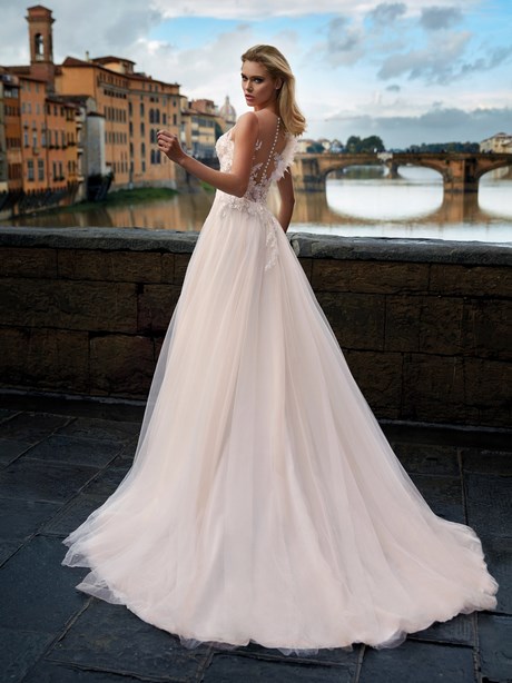 Abiti da sposa cipria 2021