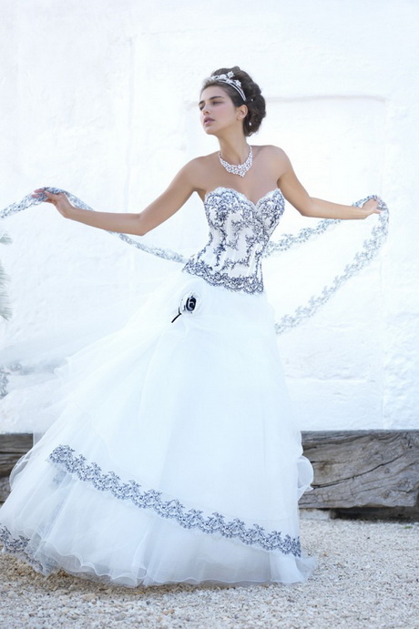 Abito da sposa con pizzo nero