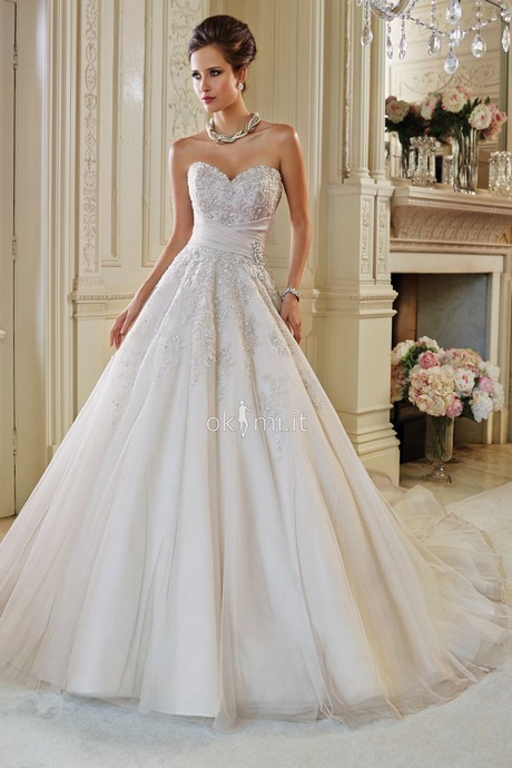 Abiti da sposa con perle