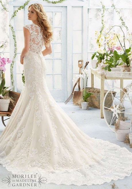 Abiti da sposa con pizzo sulla schiena