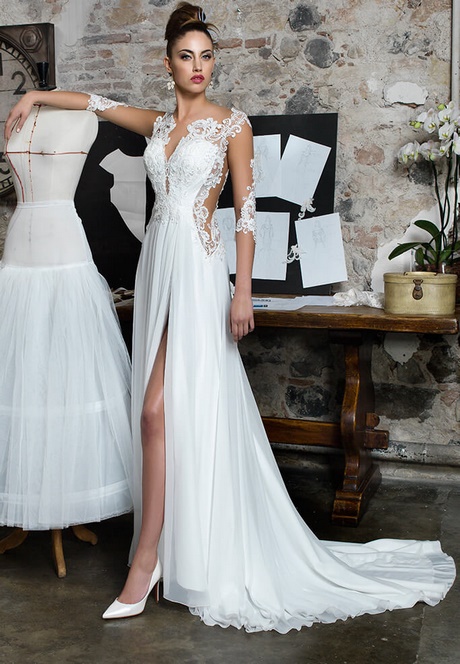 Abiti da sposa in pizzo con scollo sulla schiena