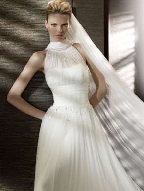 Abito da sposa collo alto