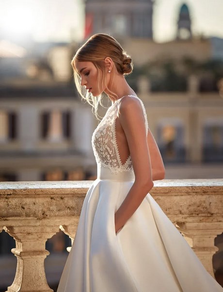 Abiti da sposa nuova collezione 2023