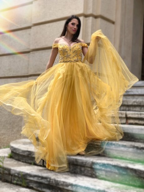 Vestito giallo lungo elegante